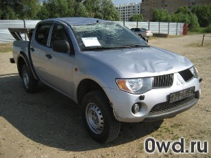 Битый автомобиль Mitsubishi L 200